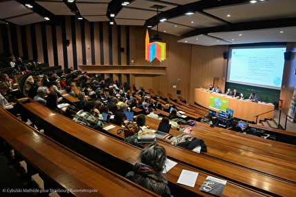 Conférence sur l'écologie et le livre au Patio