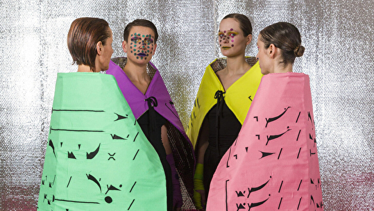 Dojo Sisters. Violaine Lochu, Adagp, Paris, 2025.